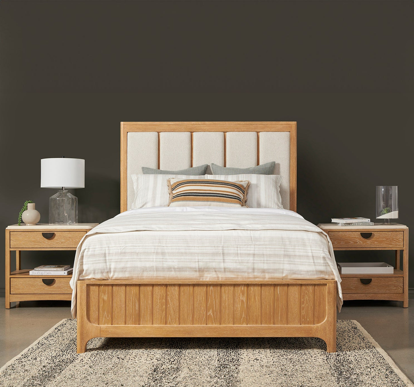 ESCAPE QUEEN PANEL BED